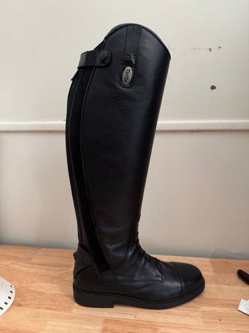Tuffa Stellar boots one off.
