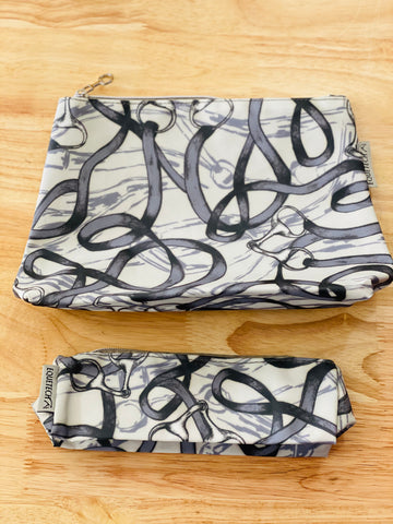 BRIDLES OILCLOTH MAKE-UP BAG BATHROOM BAG SET