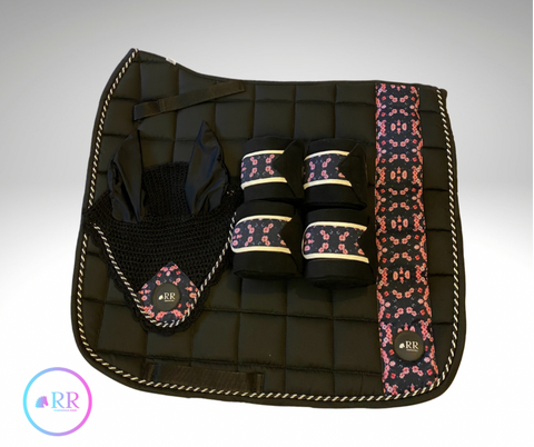 Saddle pad, Bonnet and Bandages Set.